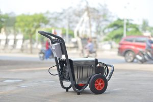 Máy rửa xe cao áp