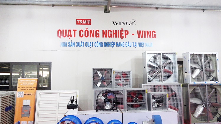 Các sản phẩm quạt Wing đang được bày bán tại Điện máy Lạc Hồng