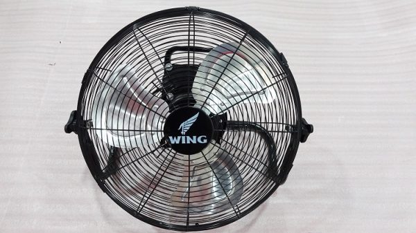 Quạt sàn bán công nghiệp Wing đang được bày bán tại Điện máy Lạc Hồng