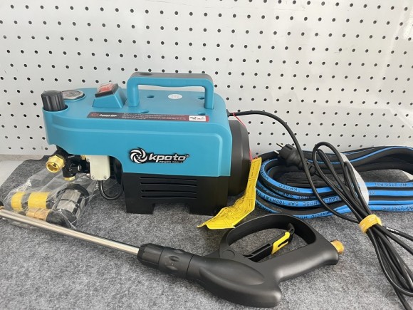 Máy rửa xe giá rẻ có công suất vừa phải, thiết kế nhỏ gọn